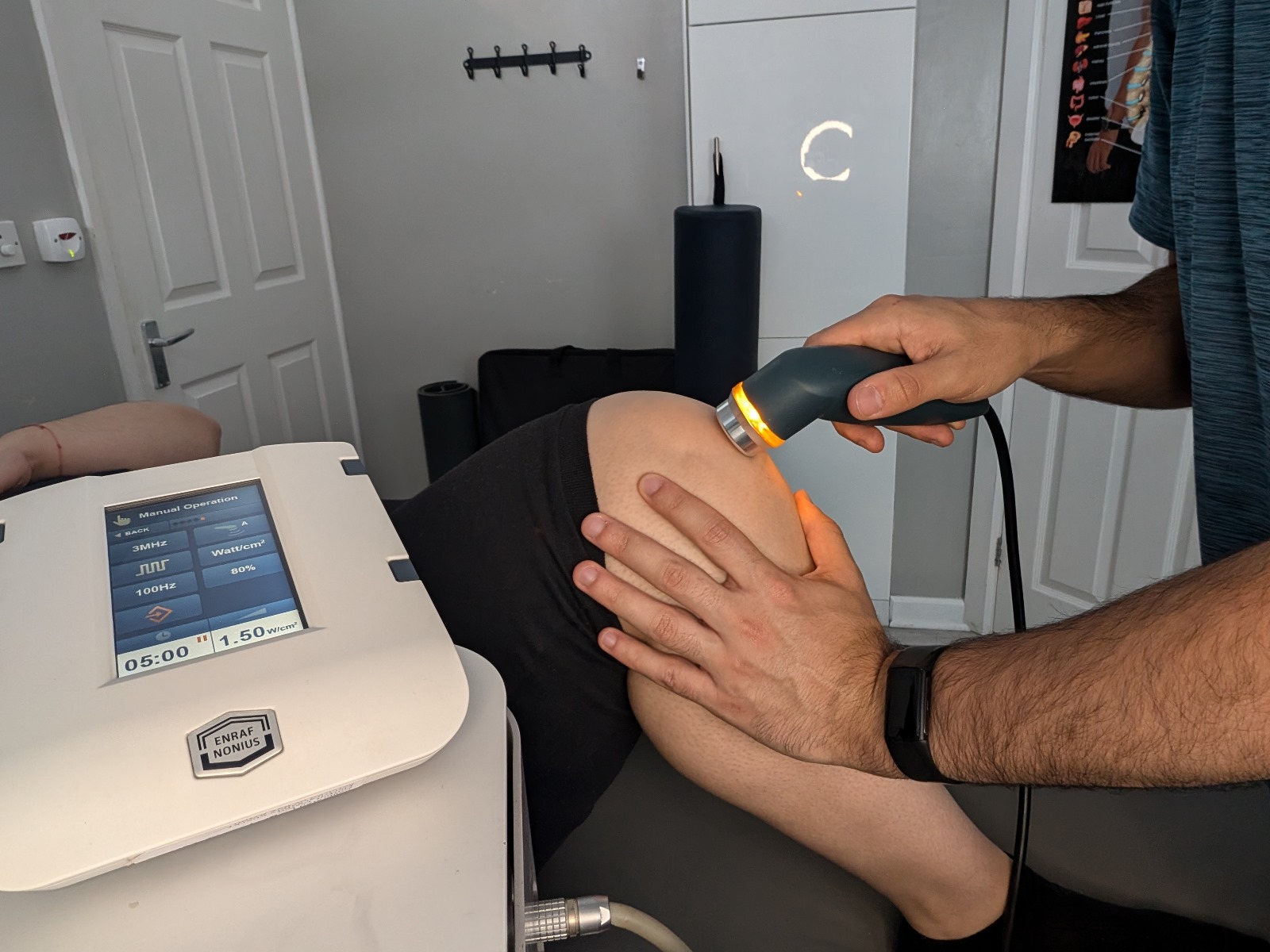 Ultrasound treatment for knee pain at Spine Plus Woodford